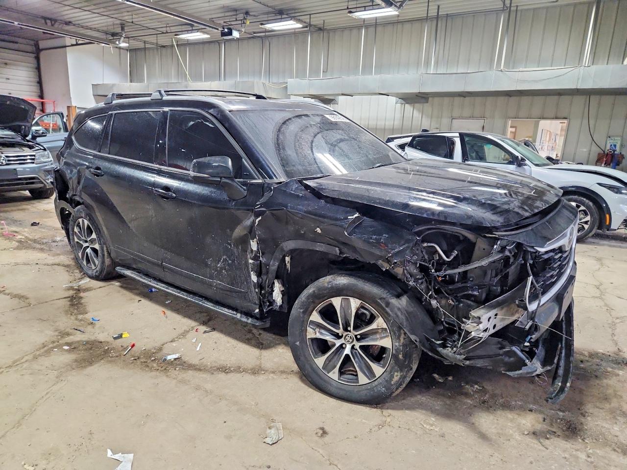 2022 TOYOTA HIGHLANDER XLE photo 4