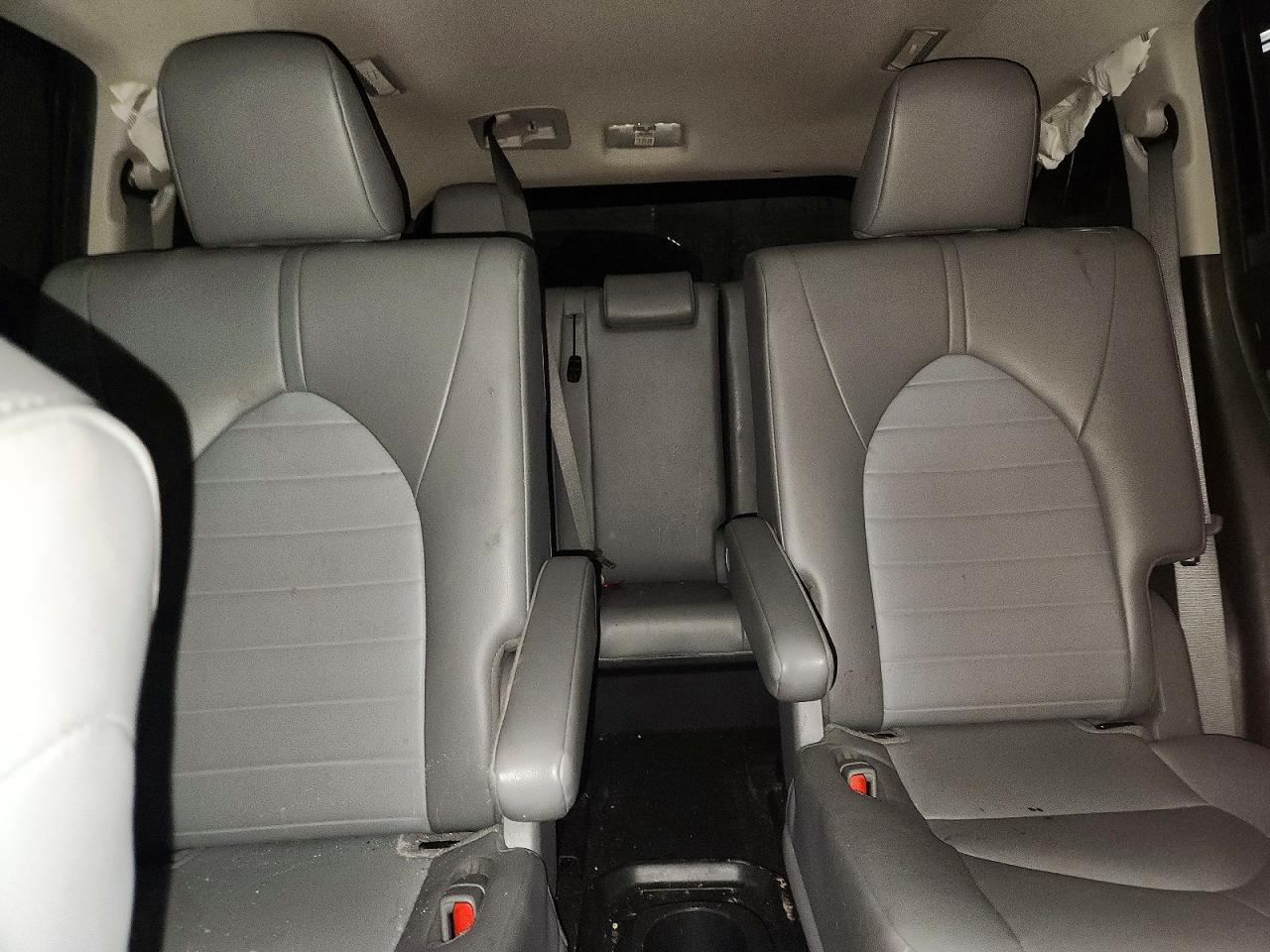 2022 TOYOTA HIGHLANDER XLE photo 10