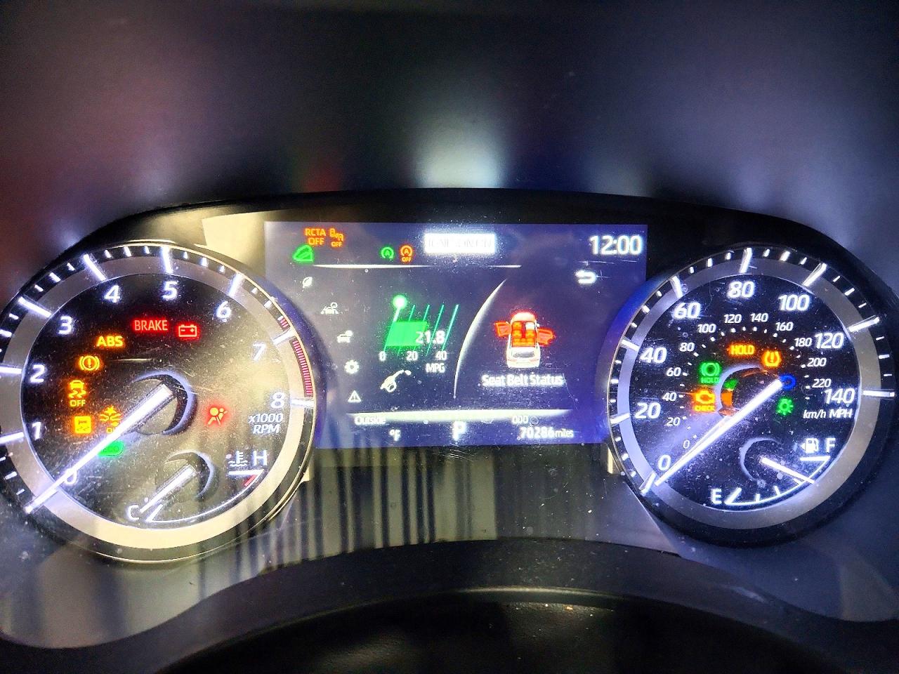 2022 TOYOTA HIGHLANDER XLE photo 9