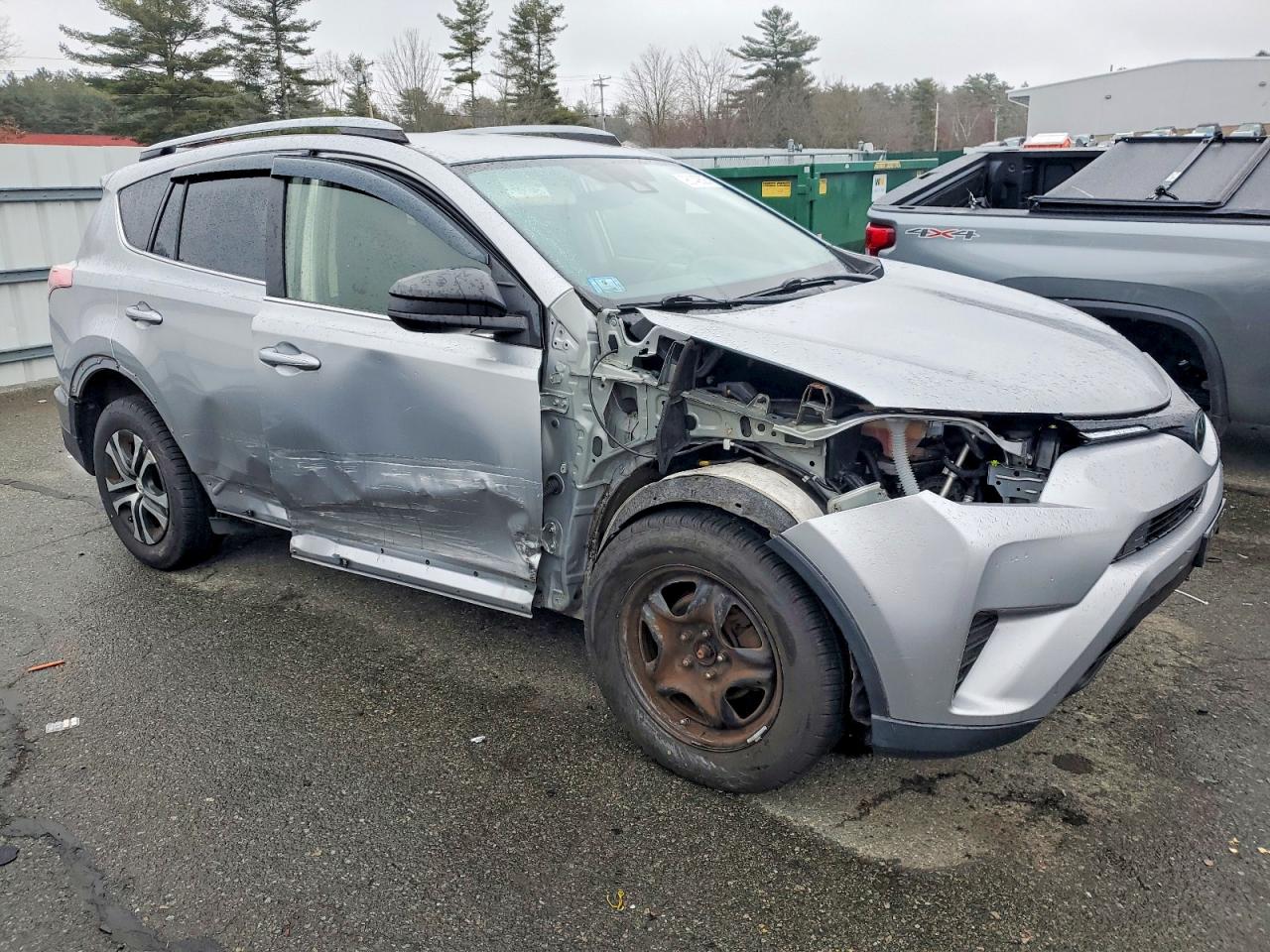 2018 TOYOTA RAV4 LE photo 4