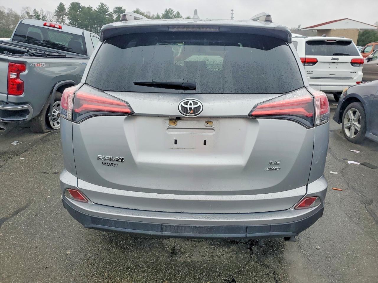 2018 TOYOTA RAV4 LE photo 6