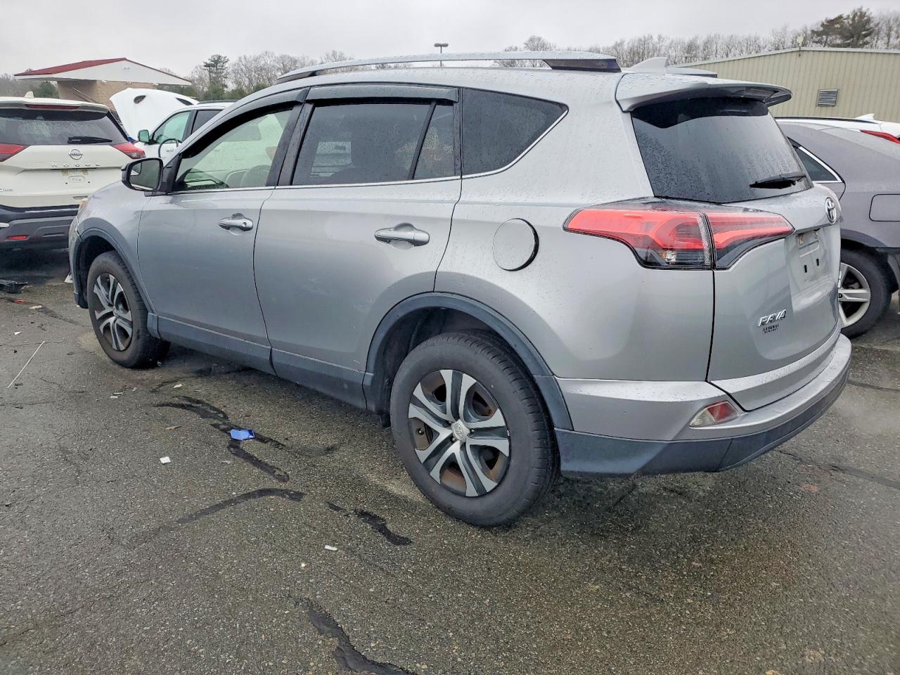 2018 TOYOTA RAV4 LE photo 2