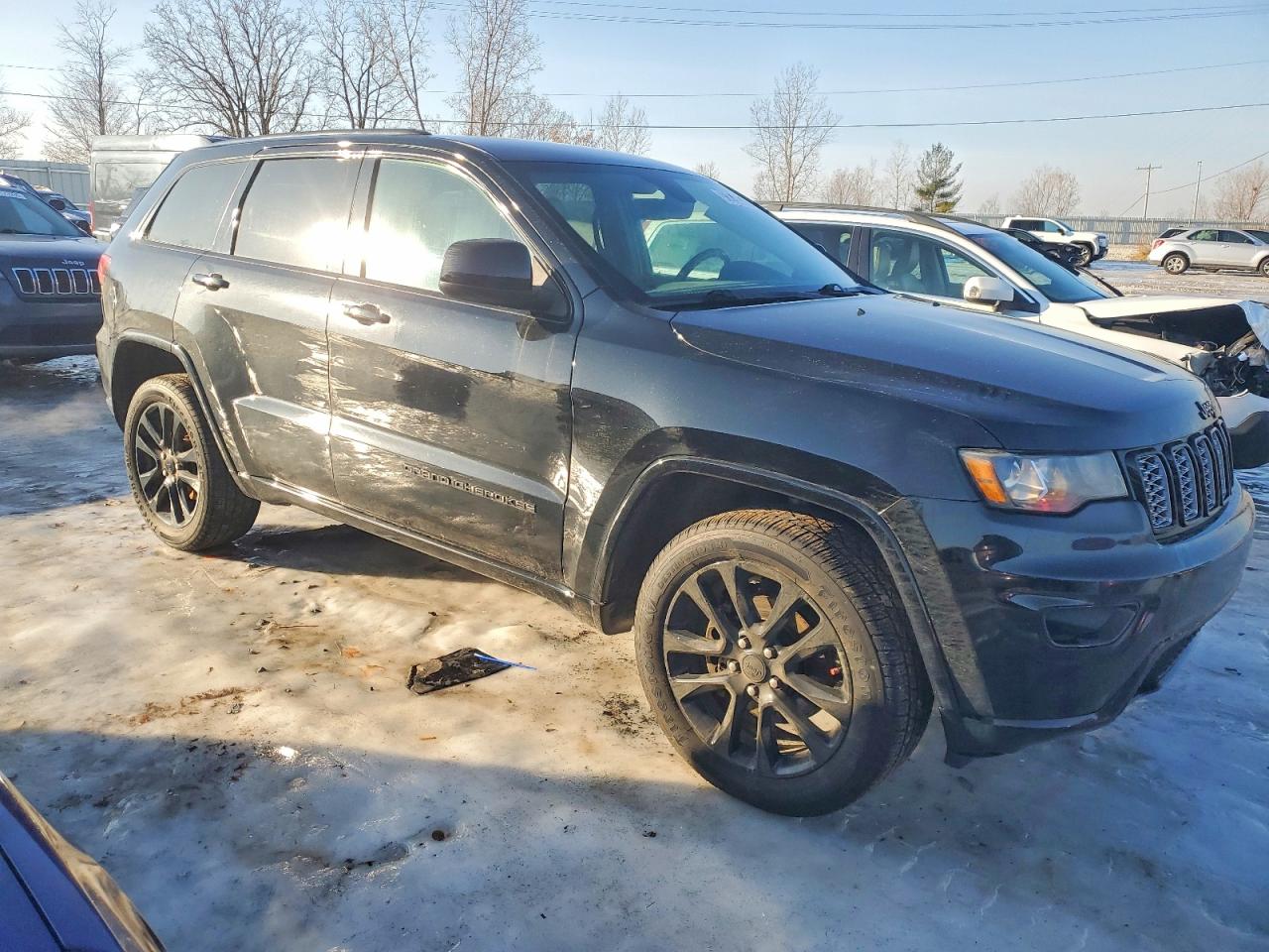 2020 JEEP GRAND CHEROKEE LAREDO photo 4