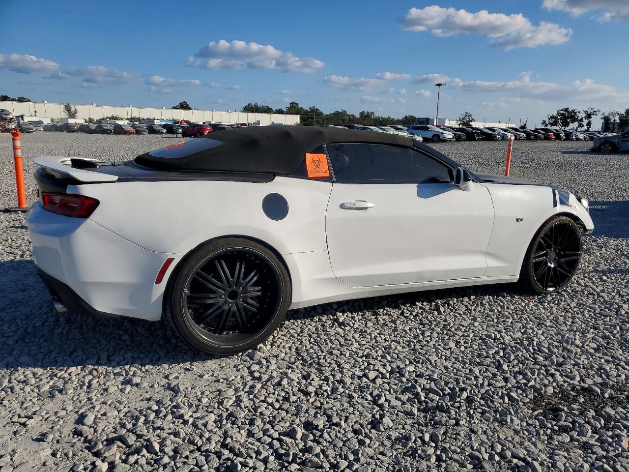 2017 CHEVROLET CAMARO LT photo 3