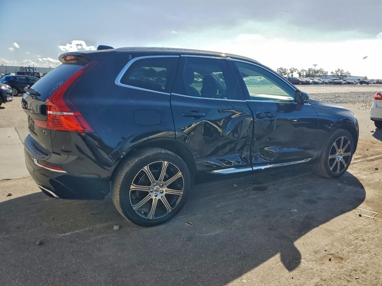 2021 VOLVO XC60 T5 INSCRIPTION photo 3