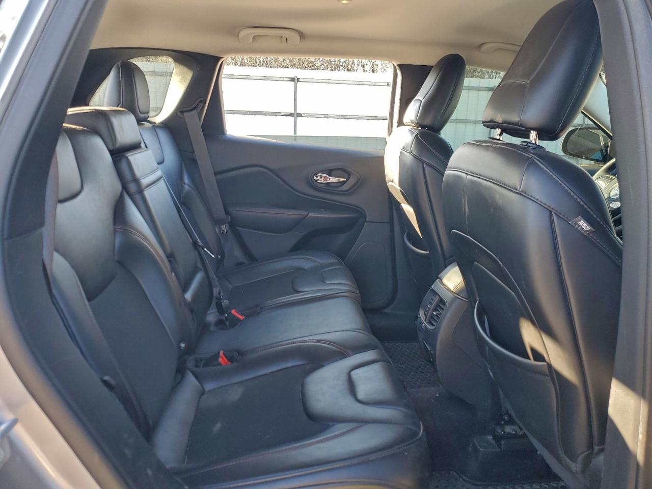 2019 JEEP CHEROKEE TRAILHAWK photo 11