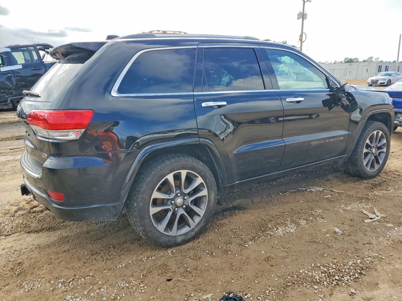 2018 JEEP GRAND CHEROKEE OVERLAND photo 3