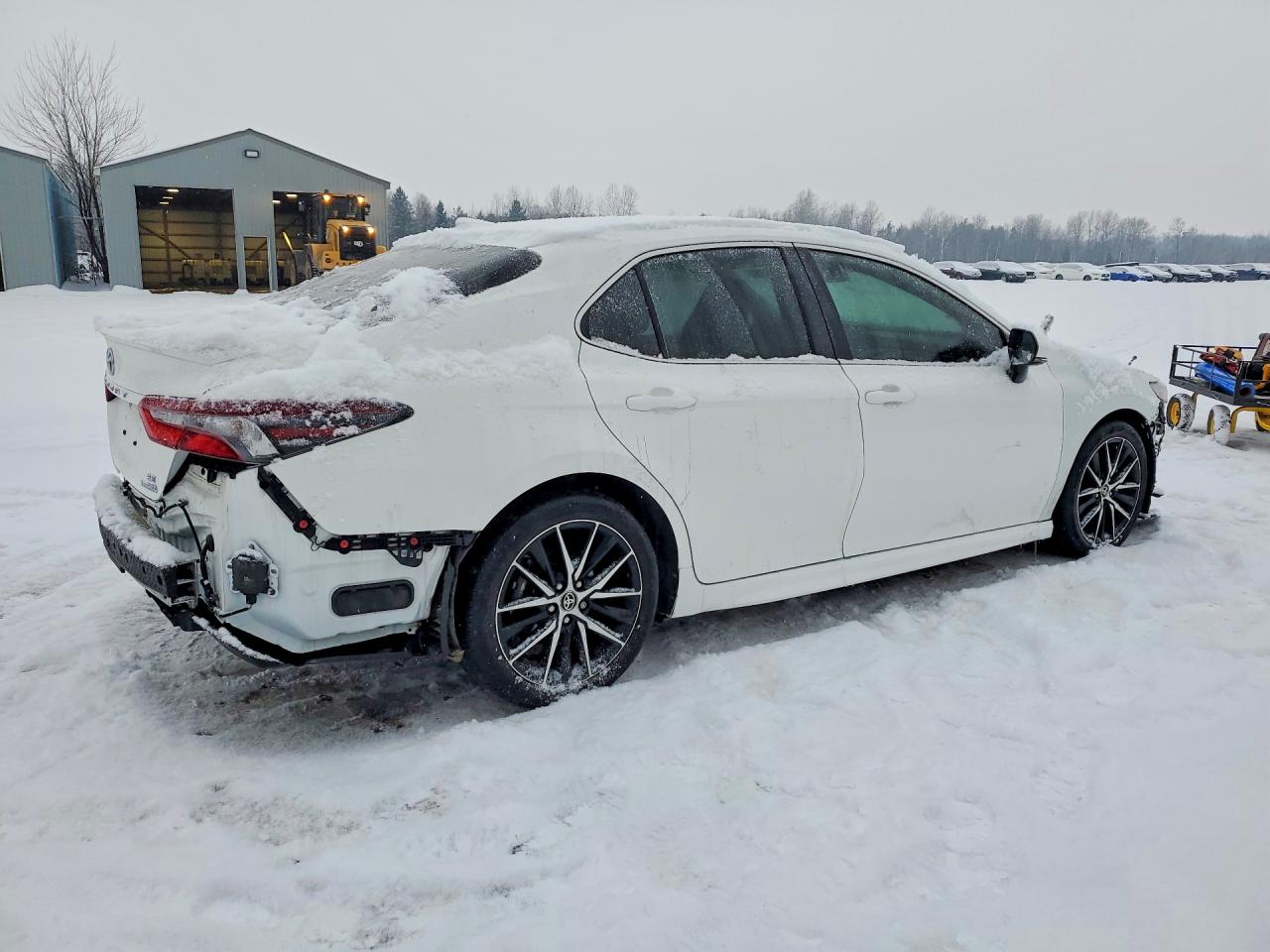 2024 TOYOTA CAMRY XLE photo 3