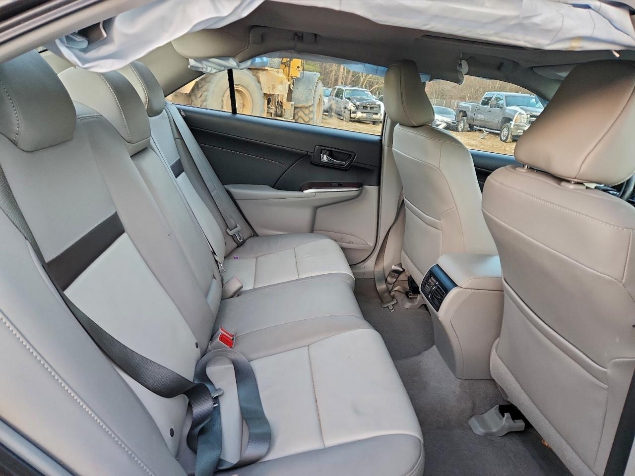 2014 TOYOTA CAMRY L photo 10