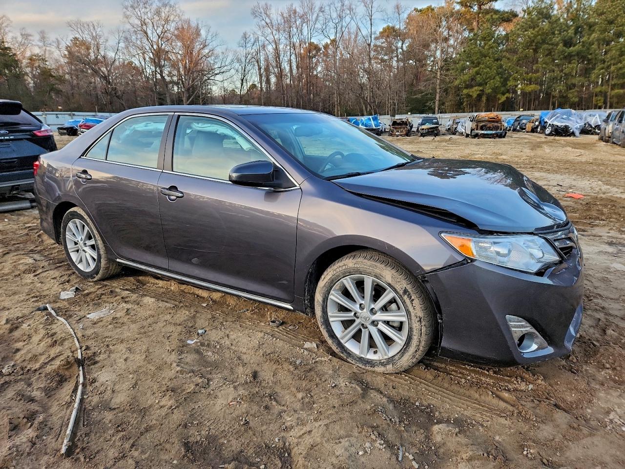 2014 TOYOTA CAMRY L photo 4
