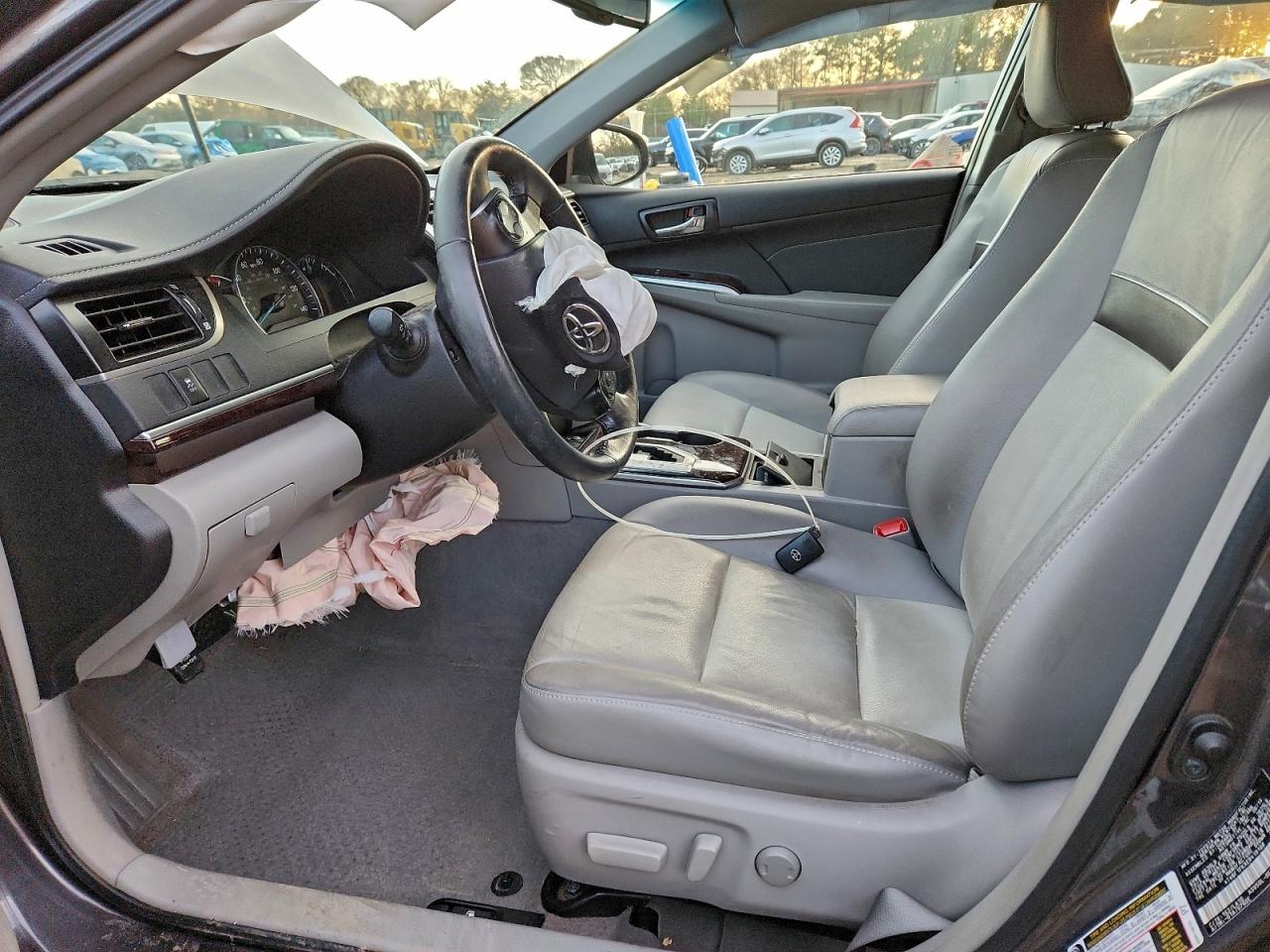 2014 TOYOTA CAMRY L photo 7