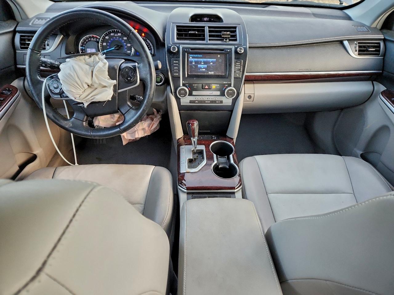 2014 TOYOTA CAMRY L photo 8