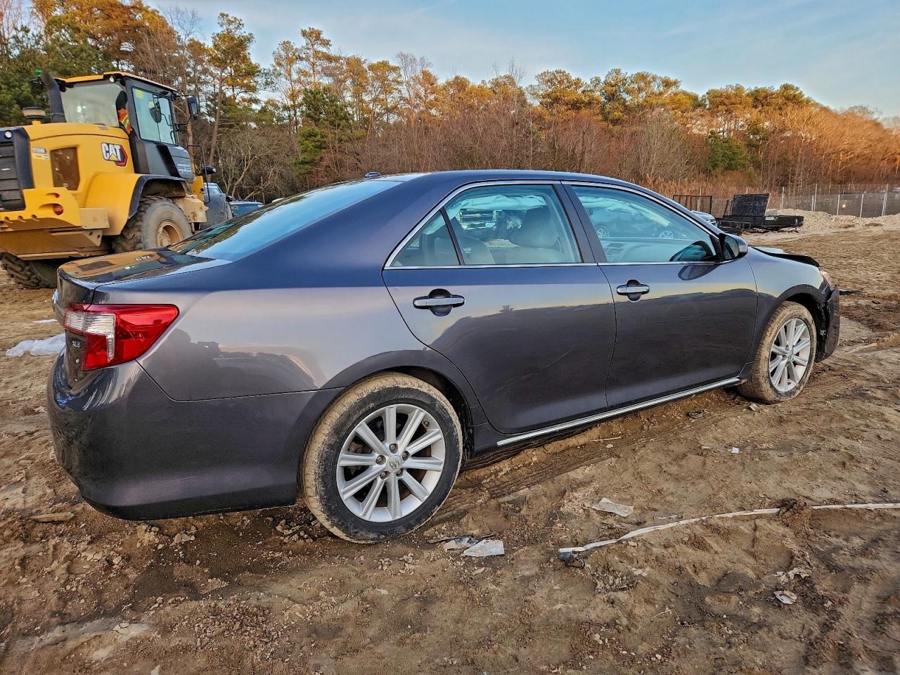 2014 TOYOTA CAMRY L photo 3