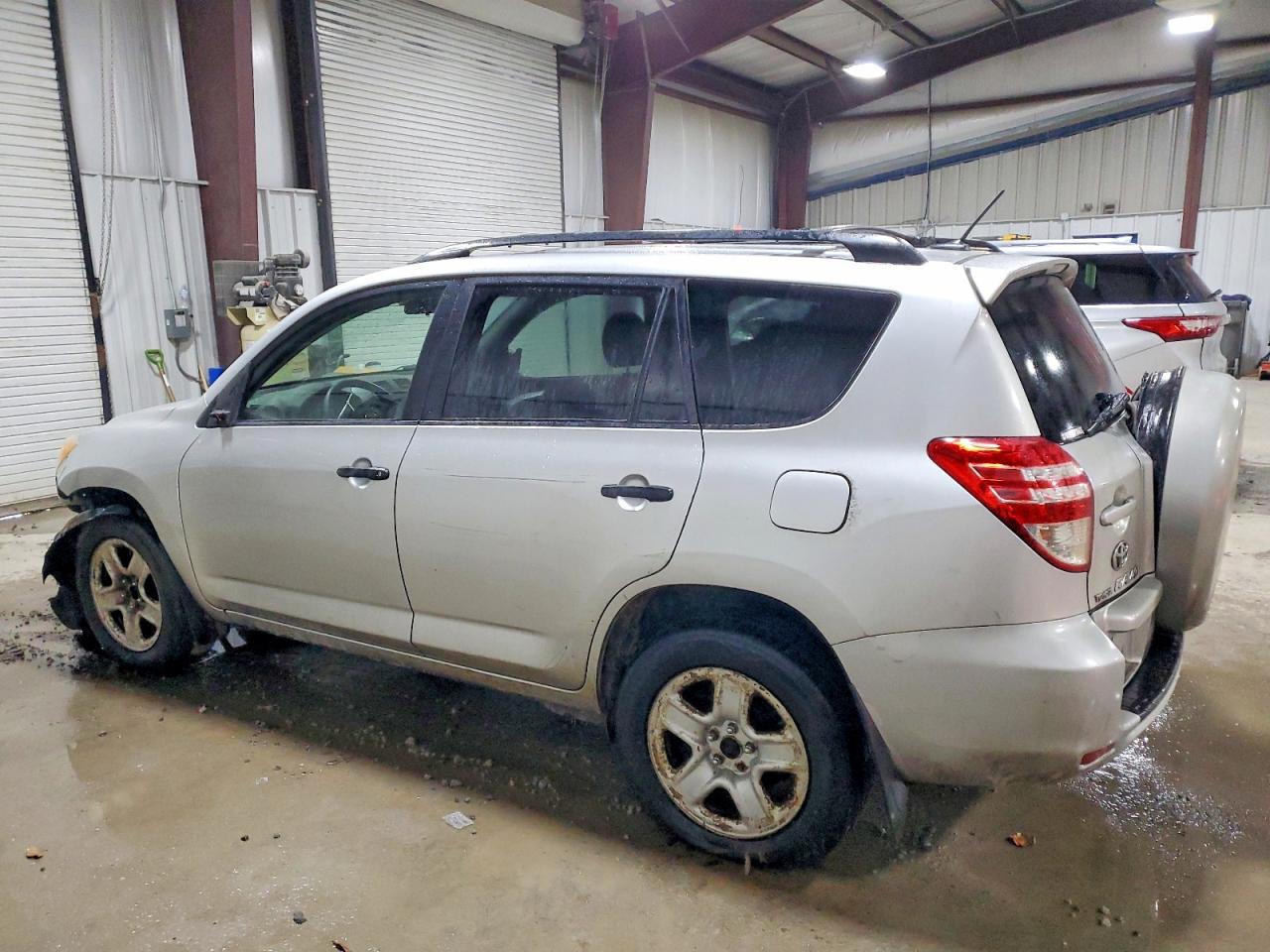 2010 TOYOTA RAV4 photo 2