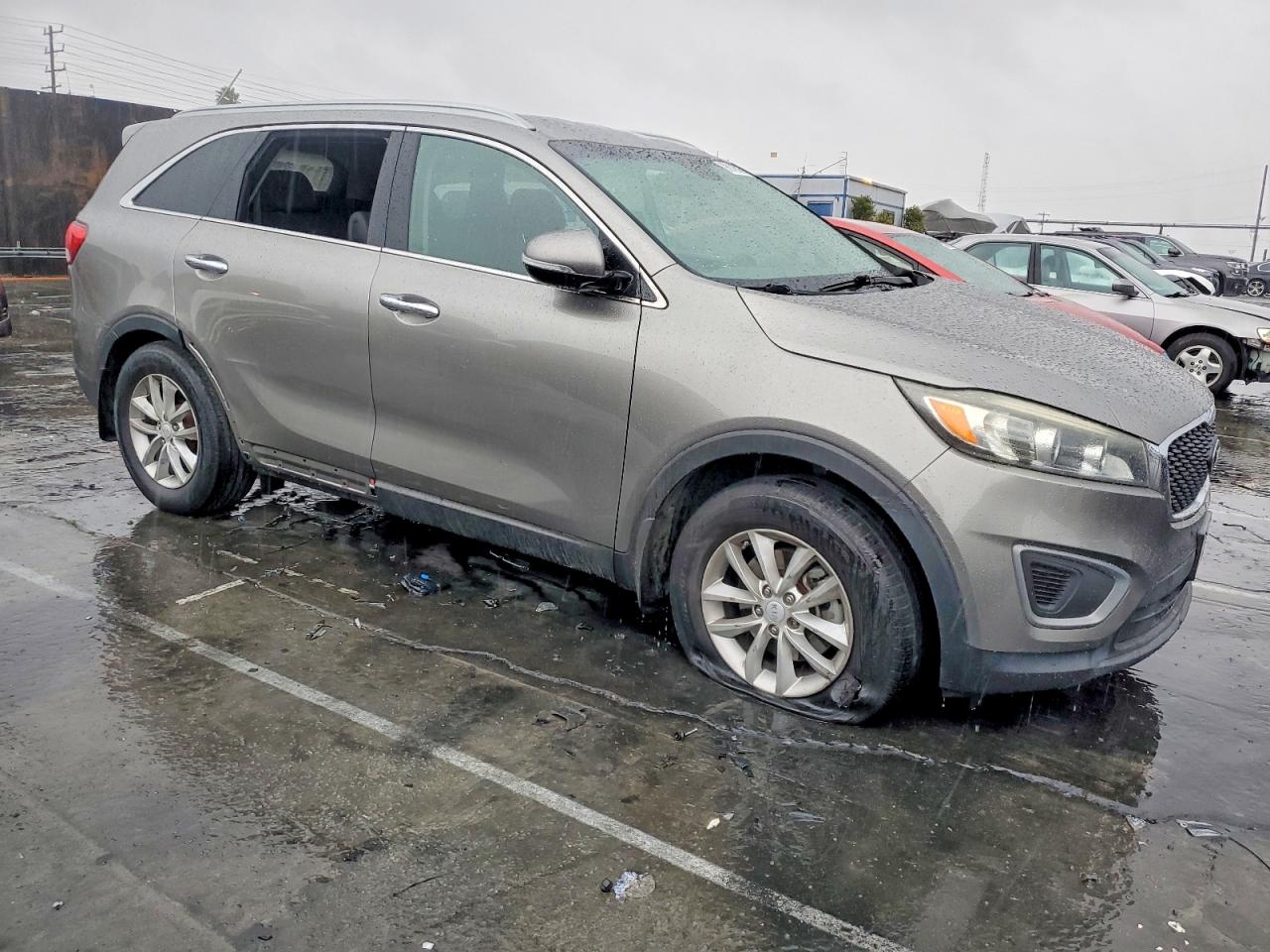 2016 KIA SORENTO LX photo 4