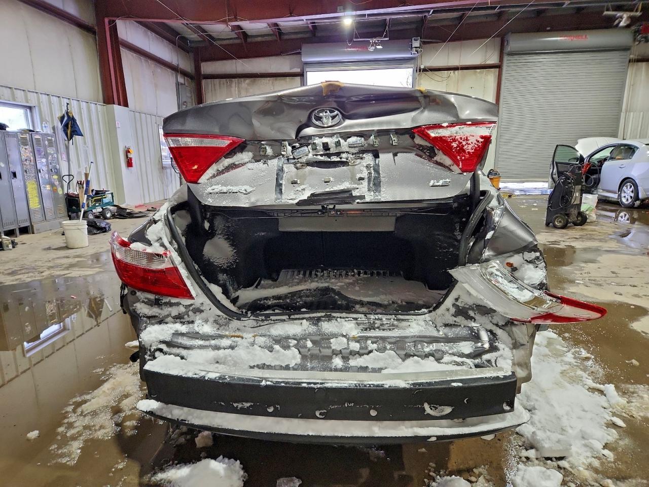 2017 TOYOTA CAMRY LE photo 6