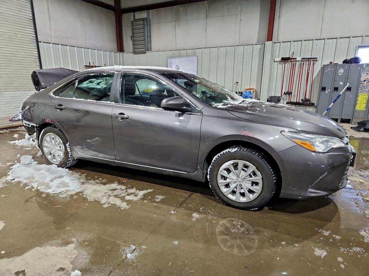 2017 TOYOTA CAMRY LE photo 4