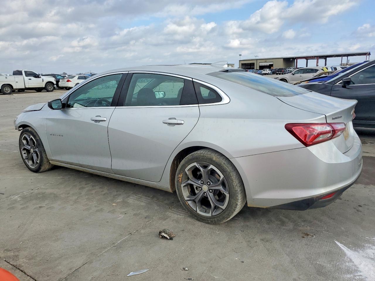 2022 CHEVROLET MALIBU LT photo 2