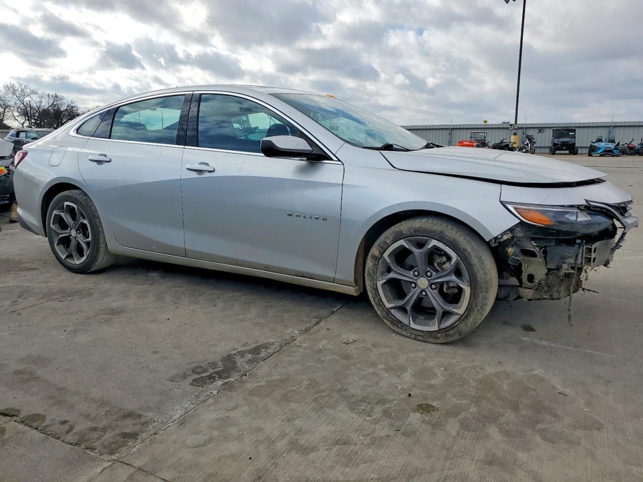 2022 CHEVROLET MALIBU LT photo 4