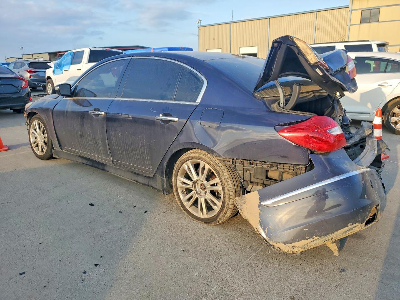 2012 HYUNDAI GENESIS 3.8L photo 2