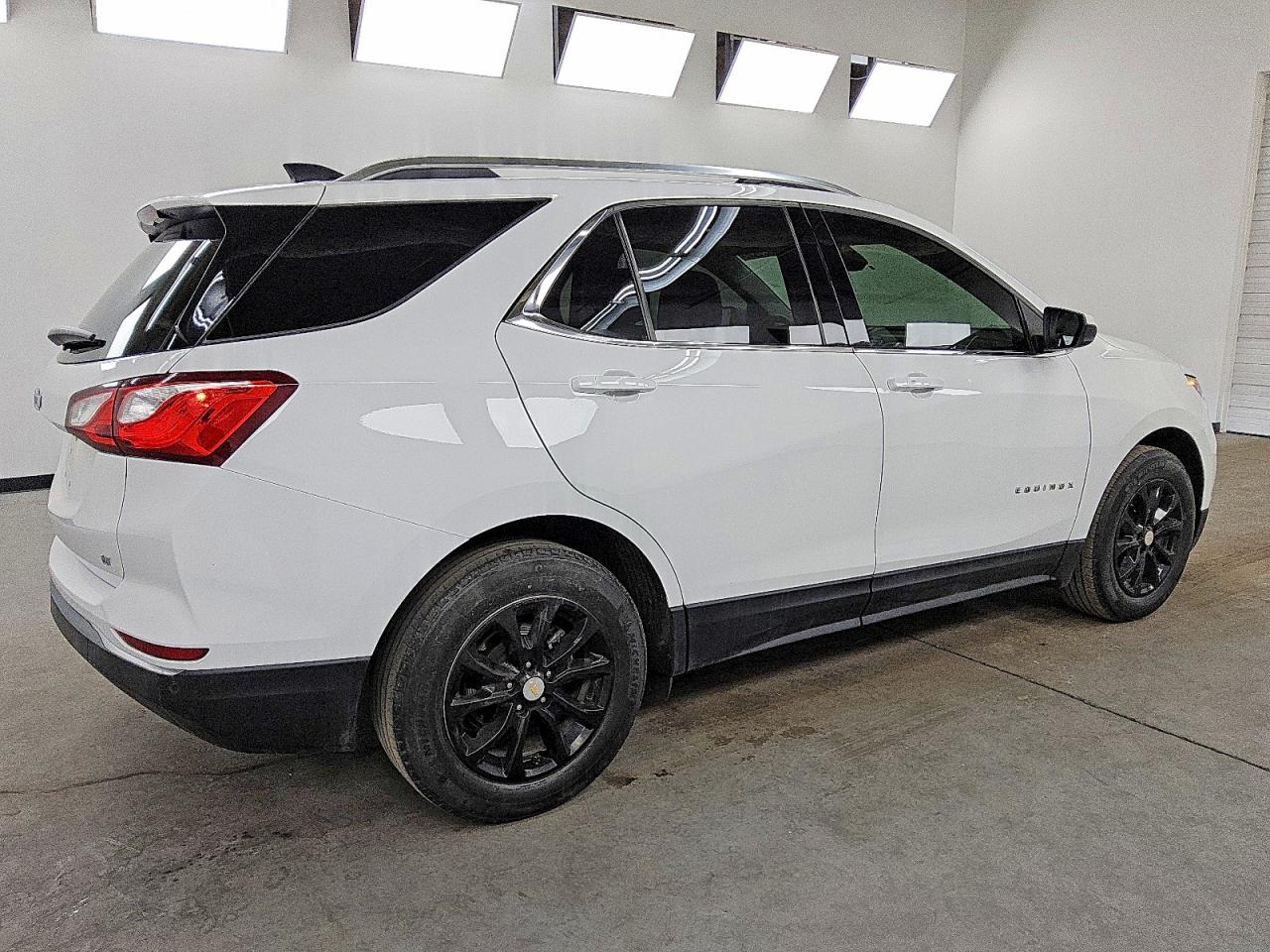 2020 CHEVROLET EQUINOX LT photo 3