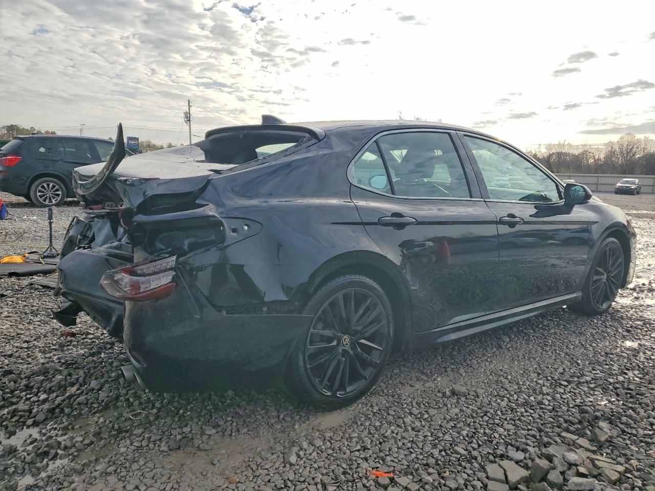 2021 TOYOTA CAMRY XSE photo 3