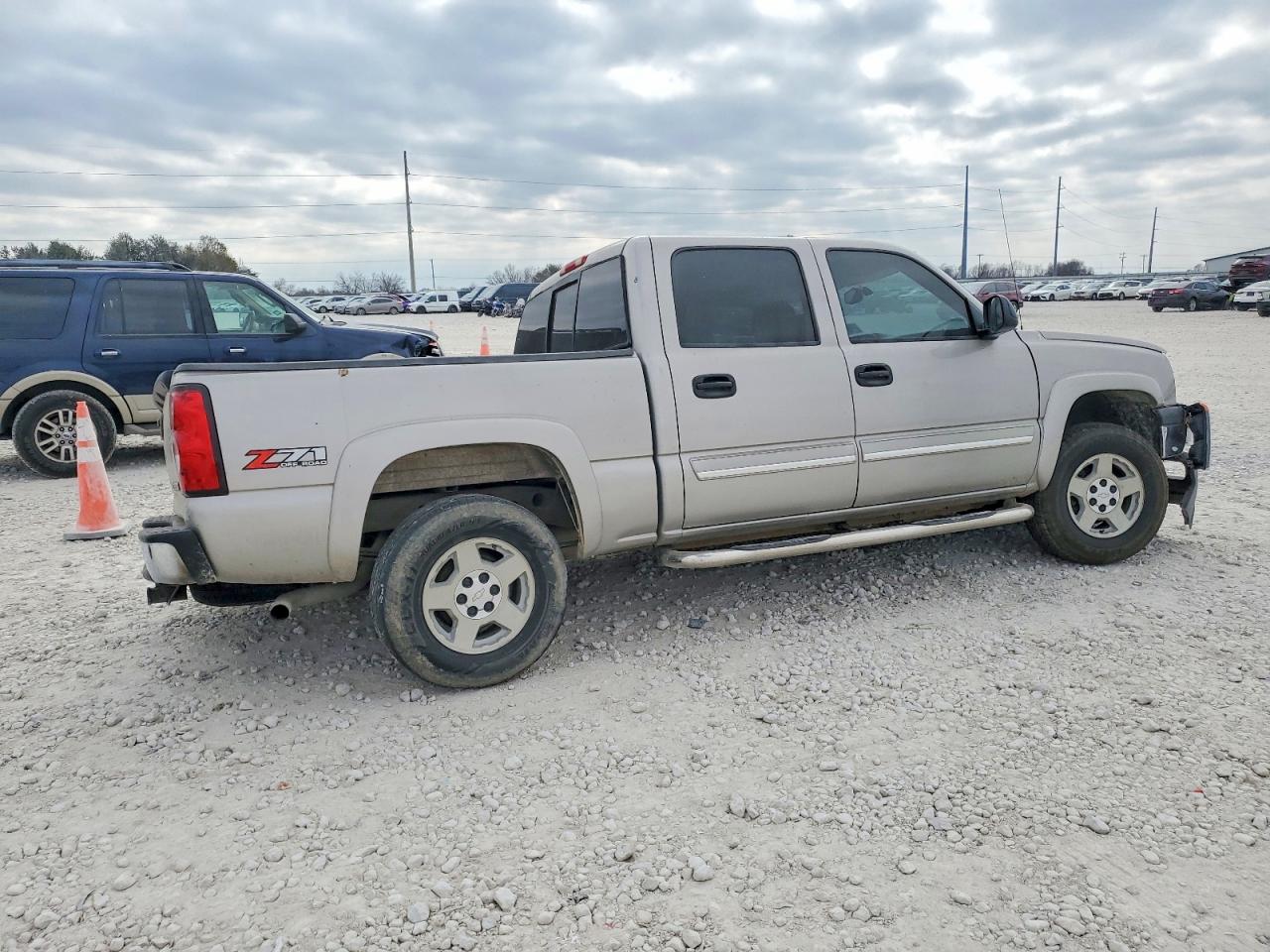2005 CHEVROLET SILVERADO K1500 photo 3