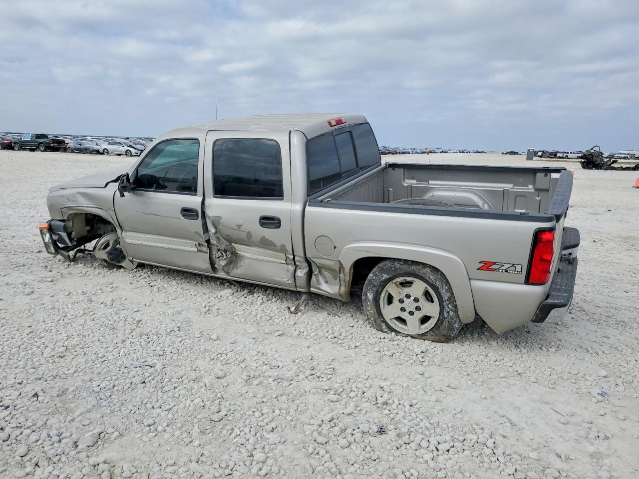 2005 CHEVROLET SILVERADO K1500 photo 2