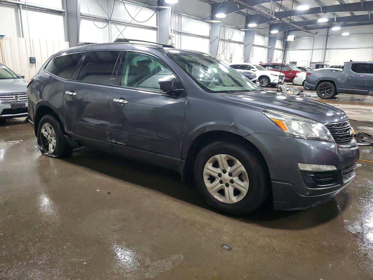 2014 CHEVROLET TRAVERSE LS photo 4