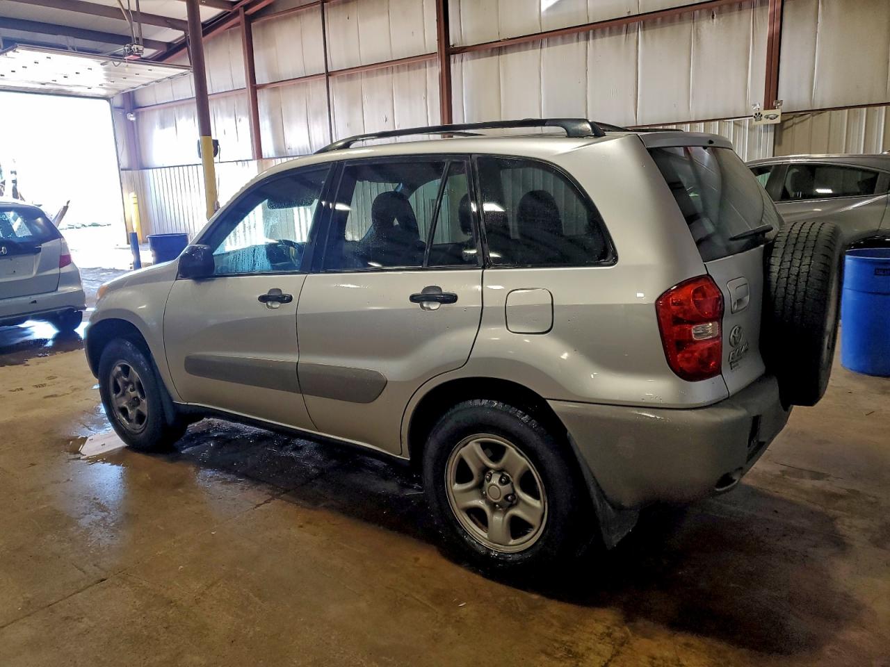2004 TOYOTA RAV4 BASE photo 2