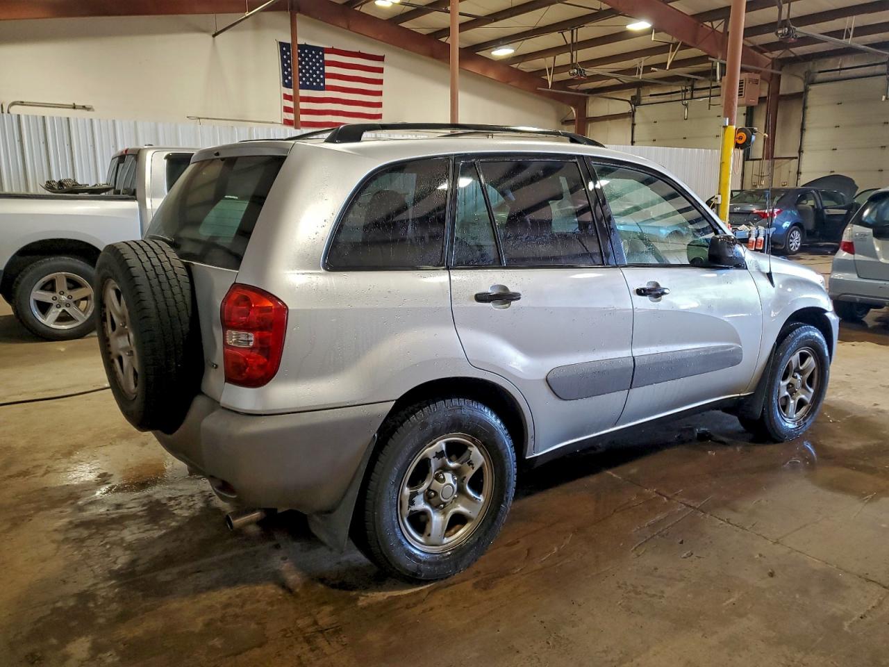2004 TOYOTA RAV4 BASE photo 3
