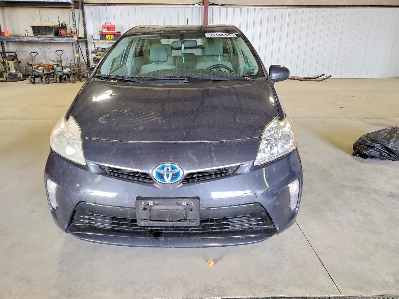 2013 TOYOTA PRIUS photo 5