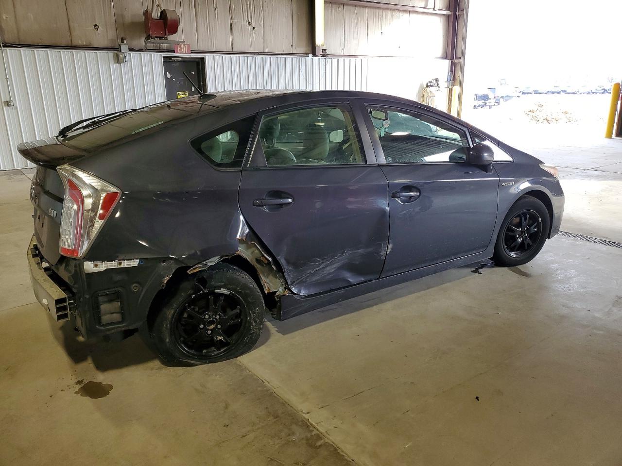 2013 TOYOTA PRIUS photo 3