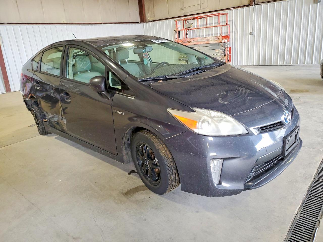 2013 TOYOTA PRIUS photo 4