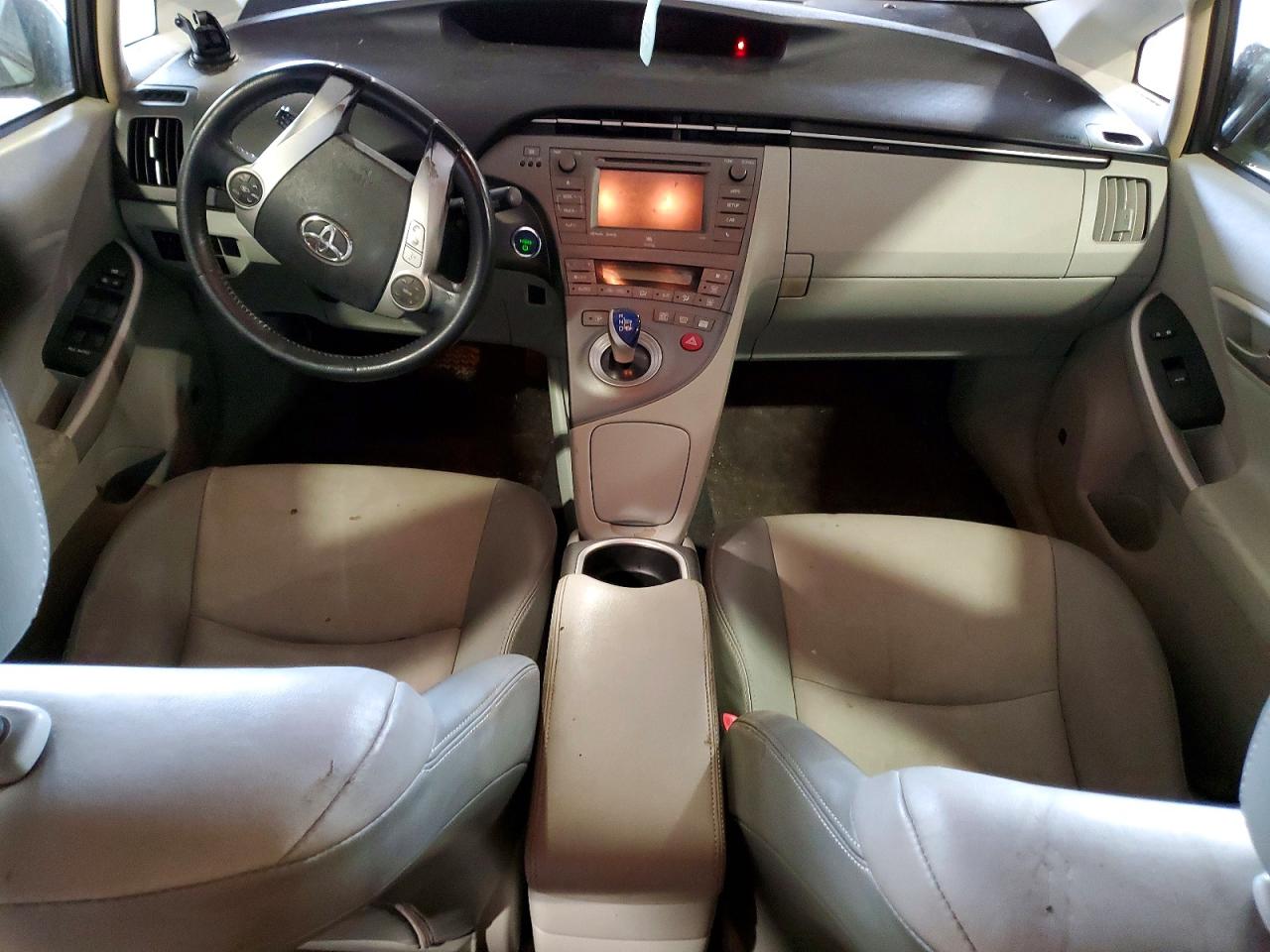 2013 TOYOTA PRIUS photo 8