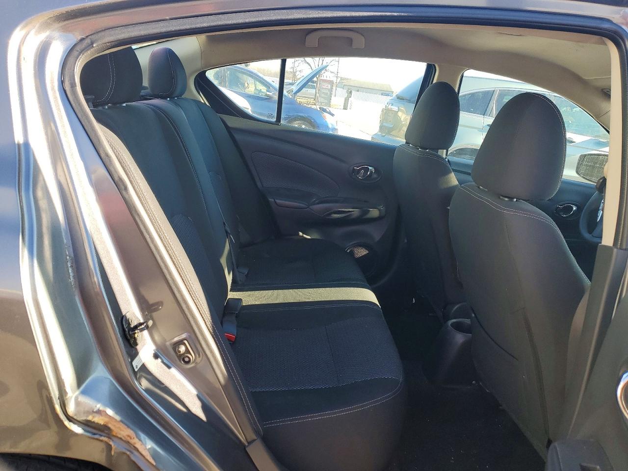 2018 NISSAN VERSA S photo 10