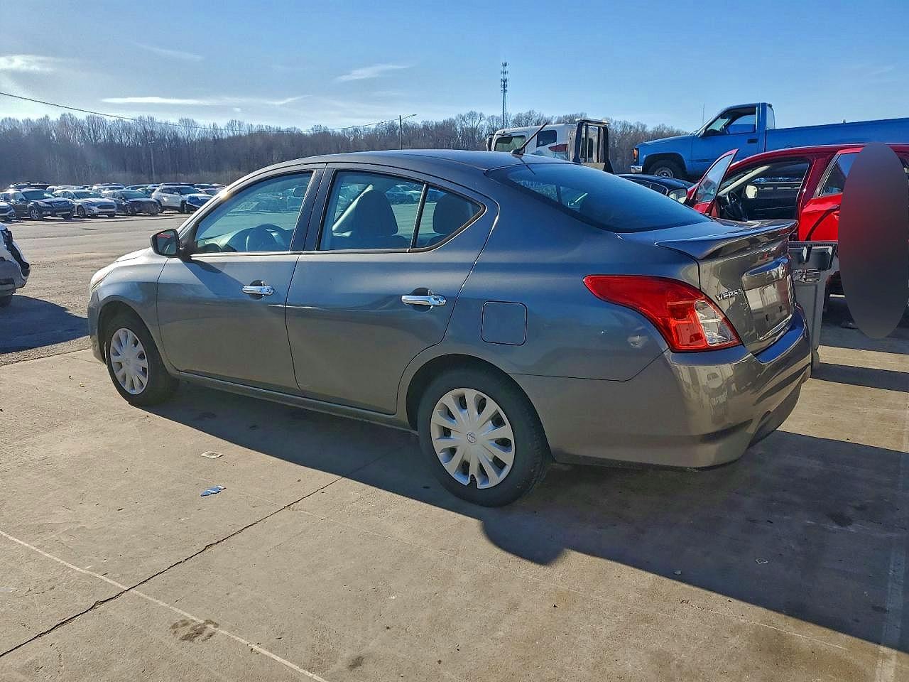 2018 NISSAN VERSA S photo 2