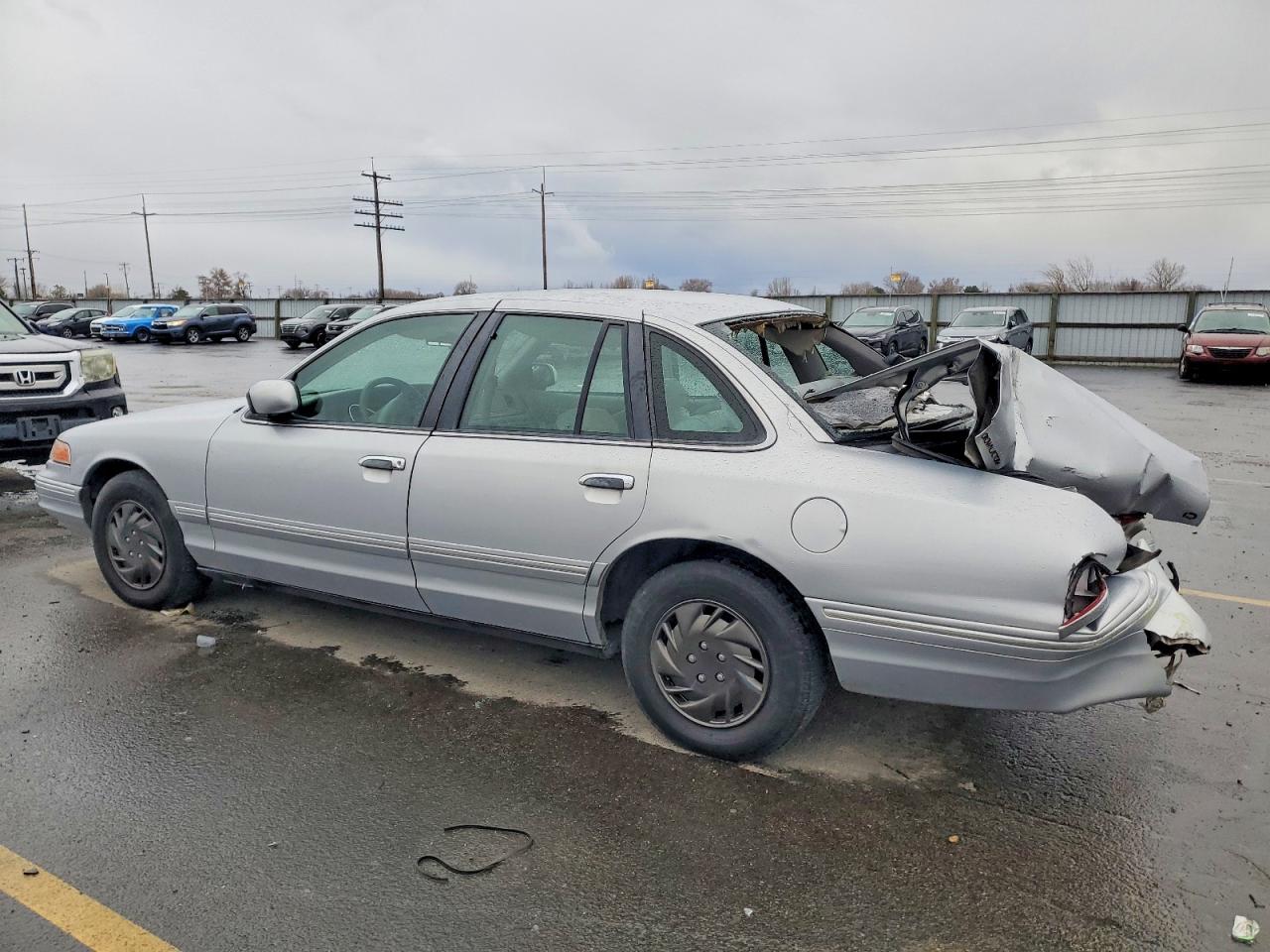 1996 FORD CROWN VICTORIA photo 2