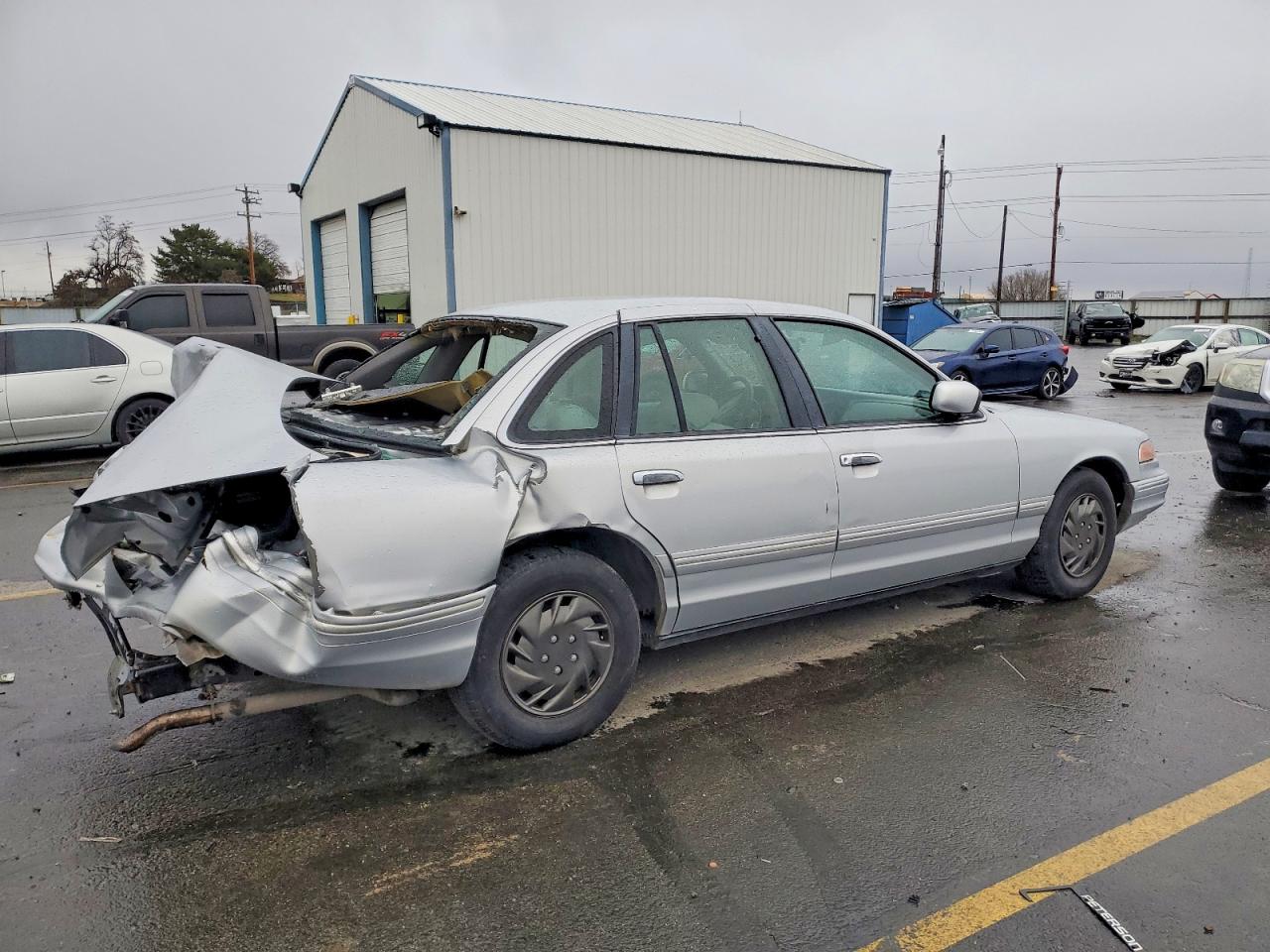 1996 FORD CROWN VICTORIA photo 3
