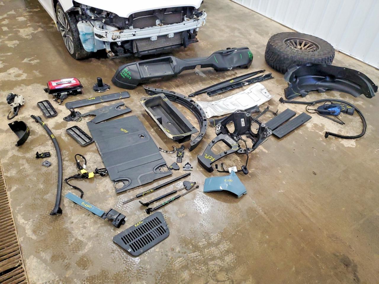 2022 FORD BRONCO BASE photo 13