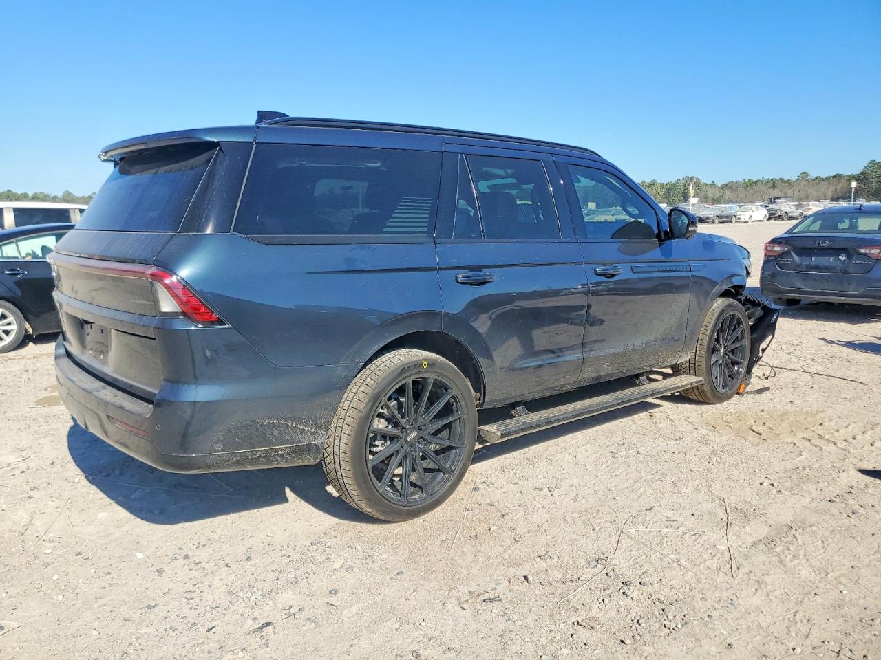 2025 LINCOLN NAVIGATOR RESERVE photo 3