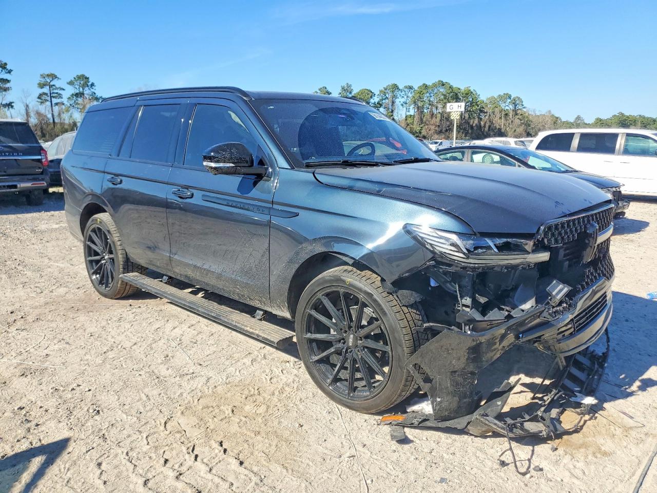 2025 LINCOLN NAVIGATOR RESERVE photo 4