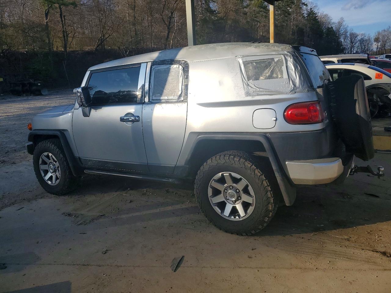 2007 TOYOTA FJ CRUISER photo 2