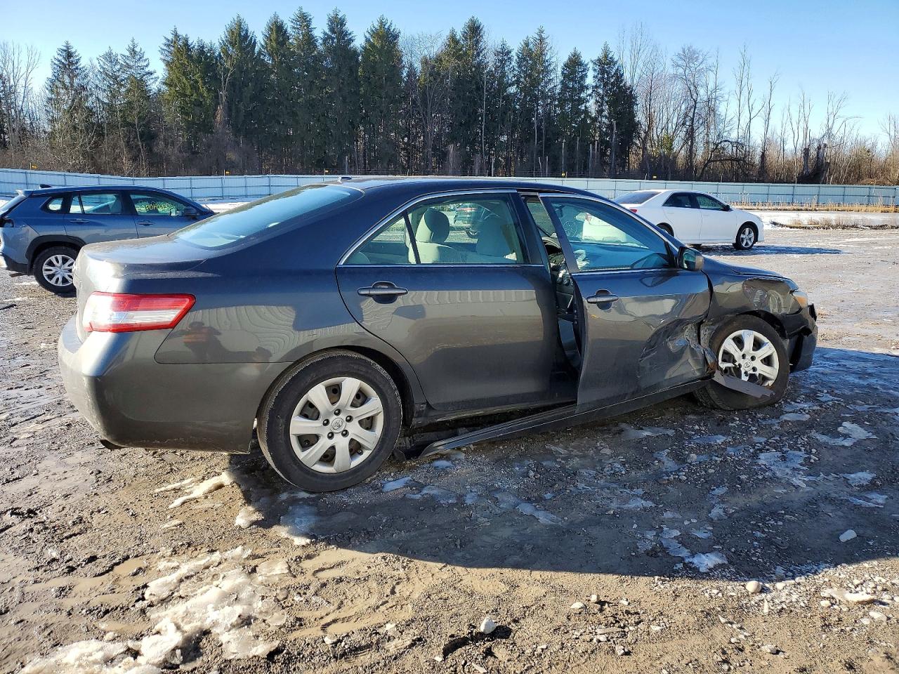 2010 TOYOTA CAMRY BASE photo 3