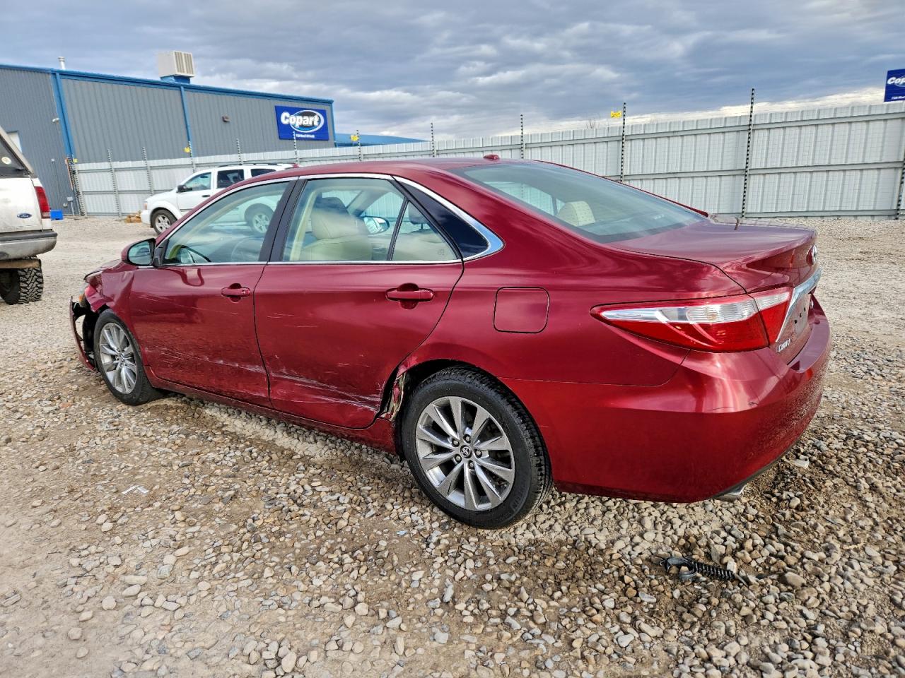 2015 TOYOTA CAMRY XSE photo 2