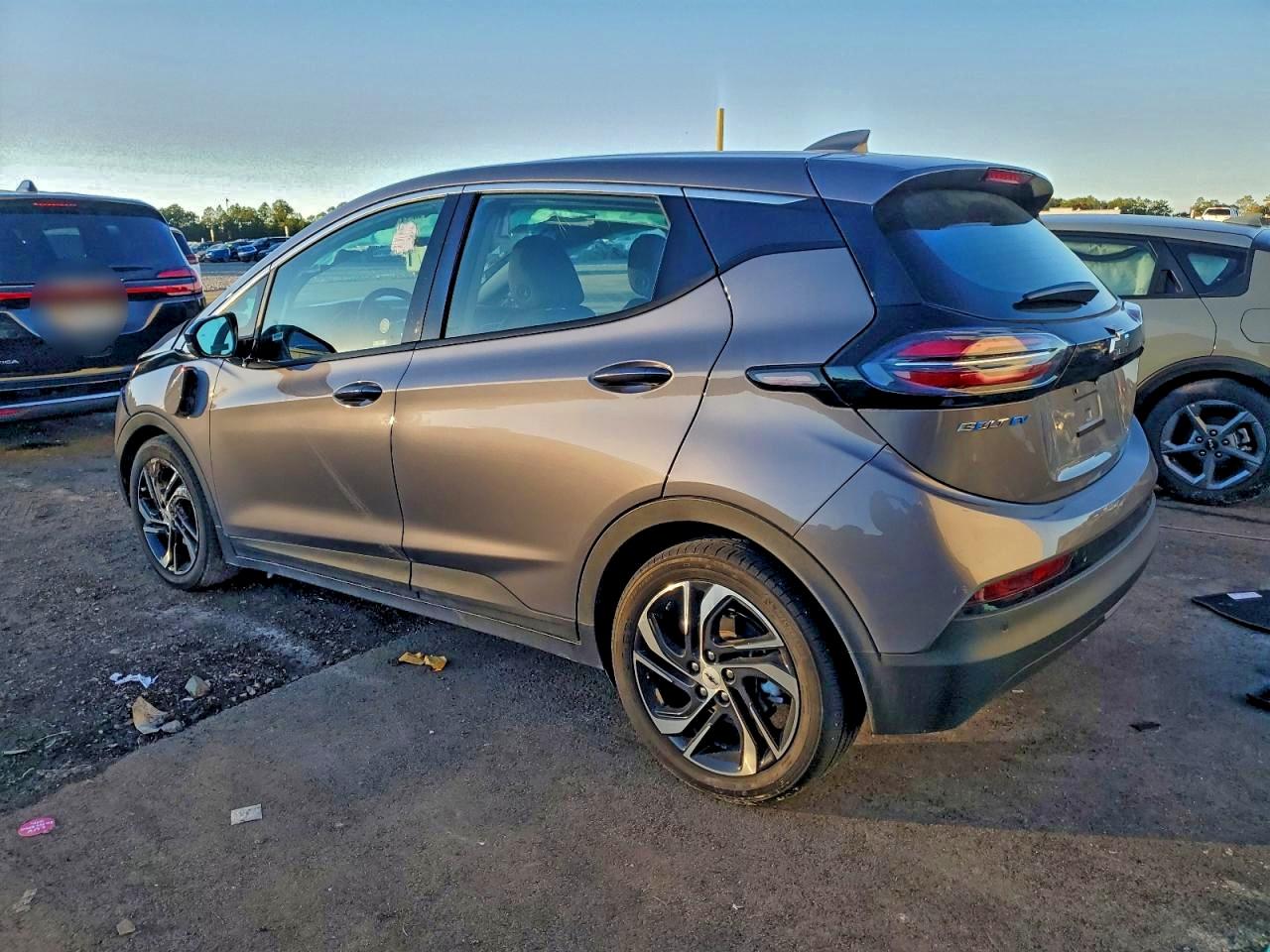 2023 CHEVROLET BOLT EV 2LT photo 2