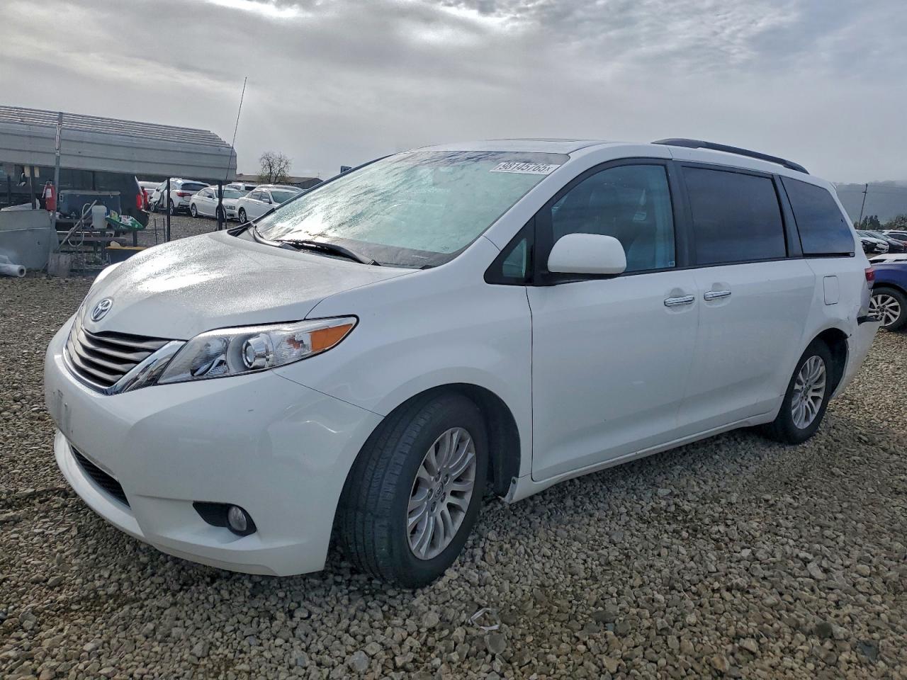 2014 TOYOTA SIENNA