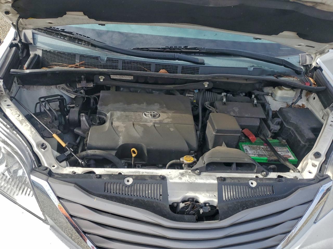 2014 TOYOTA SIENNA XLE photo 12