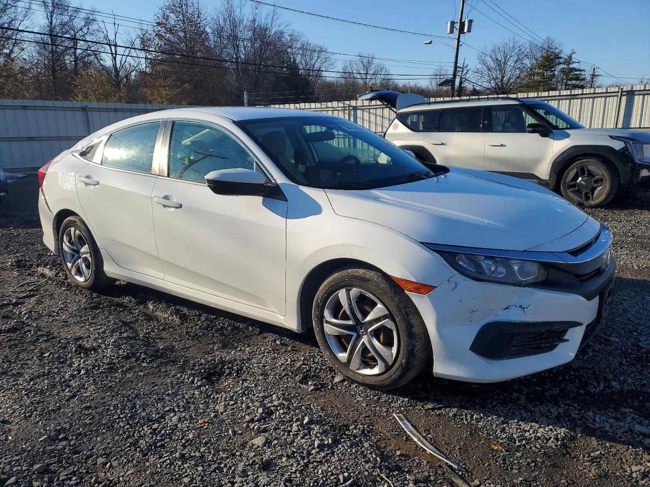 2017 HONDA CIVIC LX photo 4