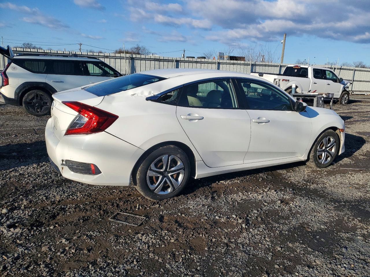 2017 HONDA CIVIC LX photo 3